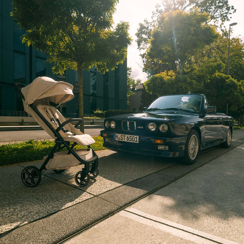 Poussette compacte TRVL lx Nuna x BMW Nuna lifestyle4