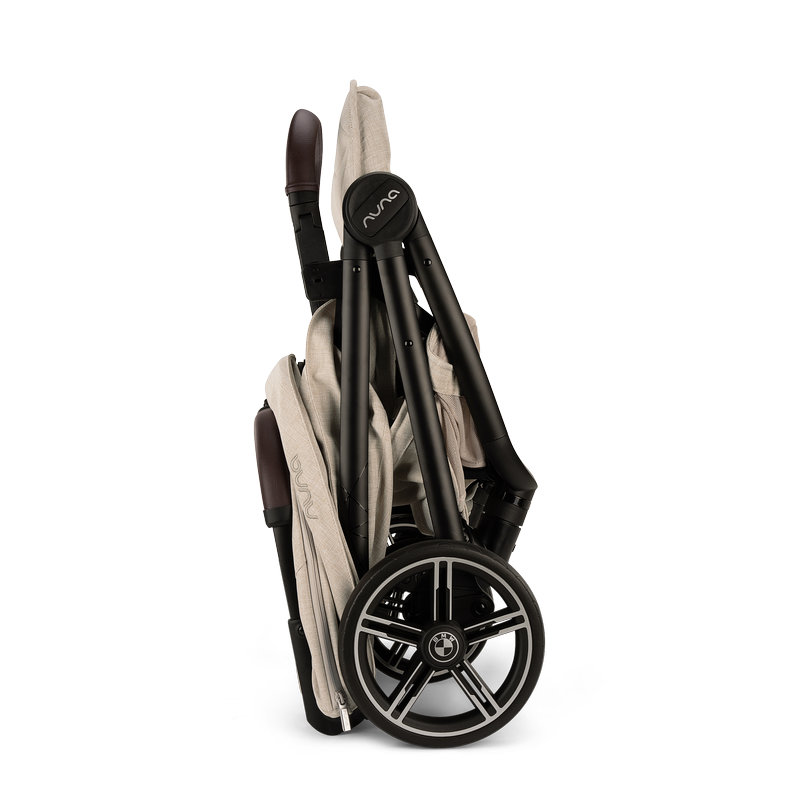 Pack Poussette TRVL lx Nuna x BMW + Nacelle Nuna poussette pliée