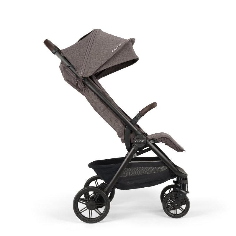 Poussette compacte TRVL urbn NUNA de côté avec canopy court