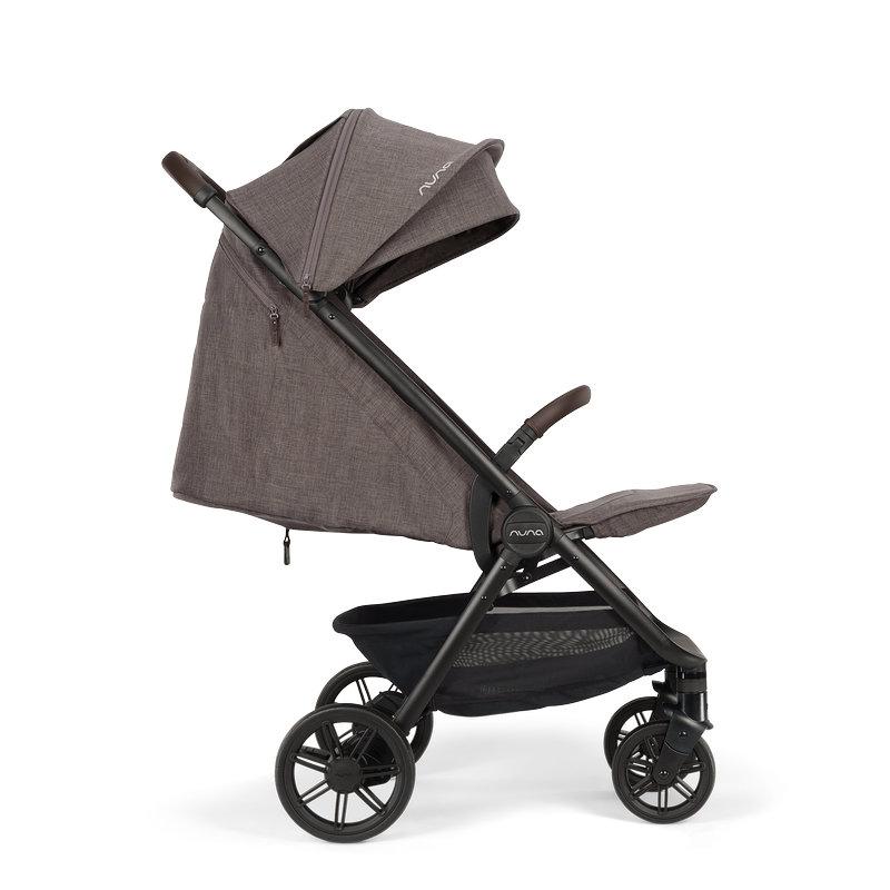 Poussette compacte TRVL urbn NUNA de coté avec canopy court et assise allongée