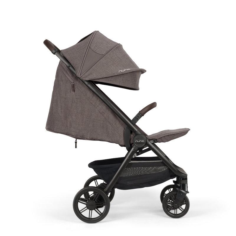 Poussette compacte TRVL urbn NUNA avec canopy long et assise allongée