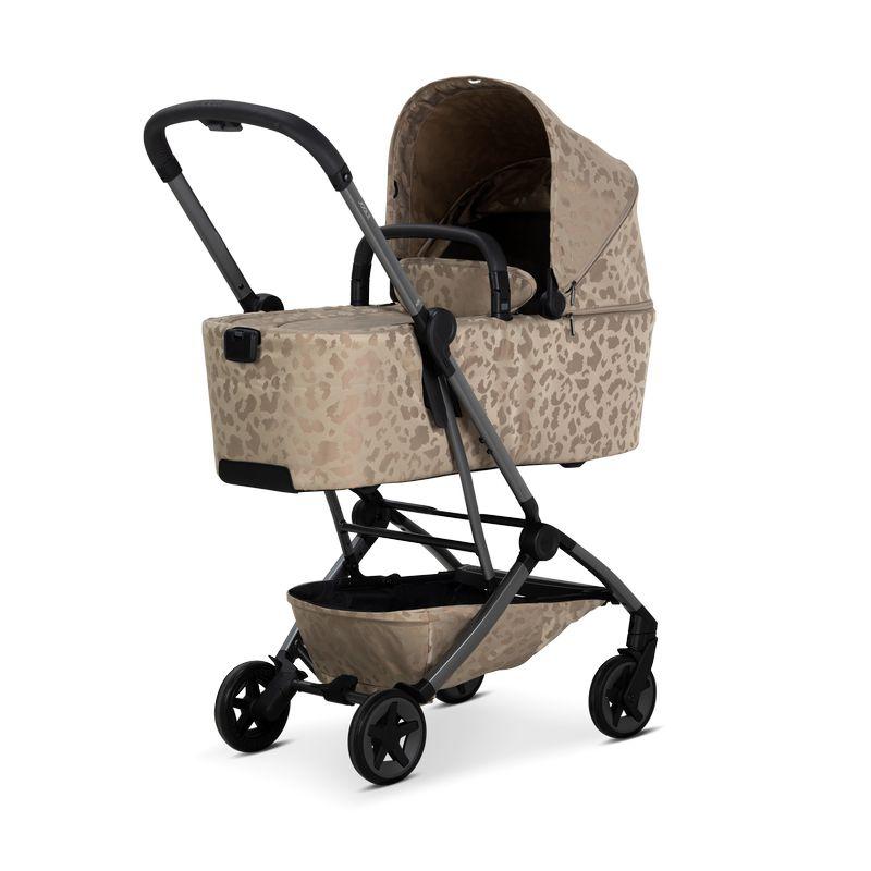 Poussette Joolz Aer2 avec Nacelle Chic Renaissance JOOLZ nacelle de profil sur châssis