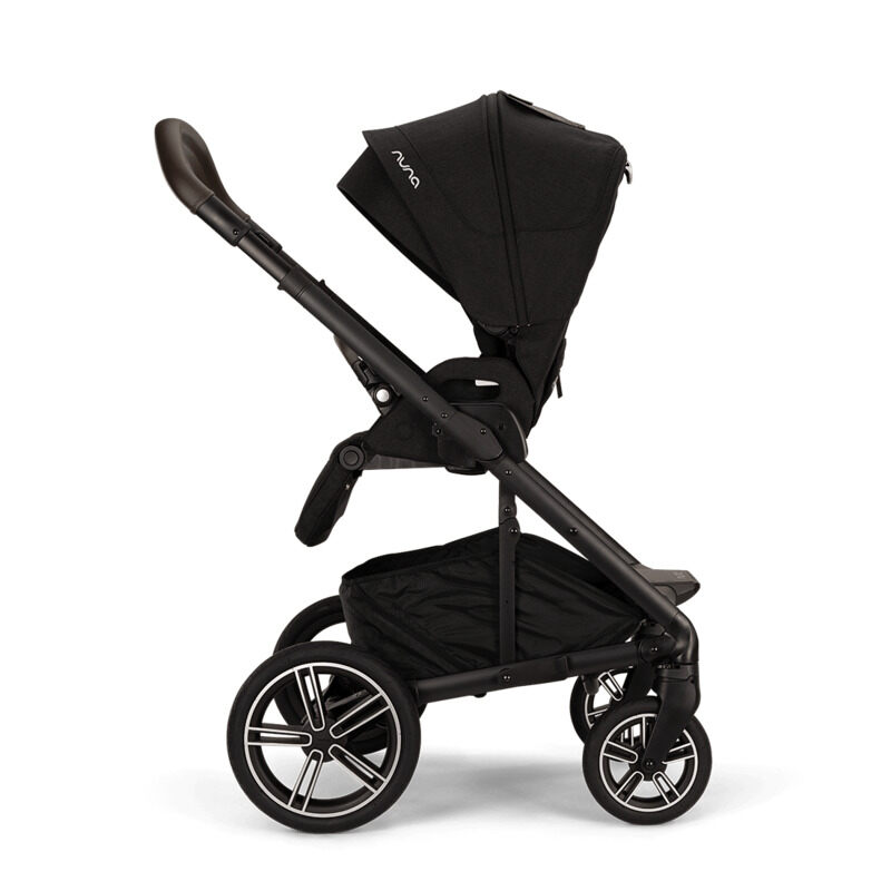 Poussette polyvalente Mixx Next avec harnais magnétique Nuna face parent assise droite