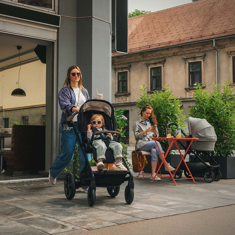 Poussette polyvalente Mixx Next Nuna x BMW Nuna lifestyle 3
