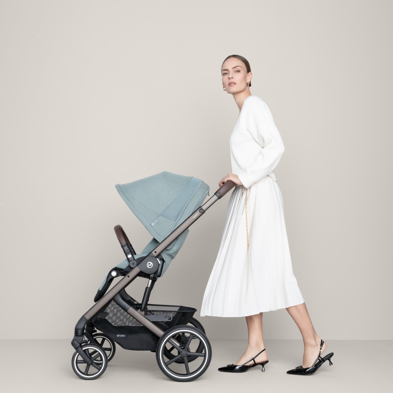Pack duo Poussette Balios S Lux 2 2024 + siège-auto Cloud G i-Size Cybex lifestyle