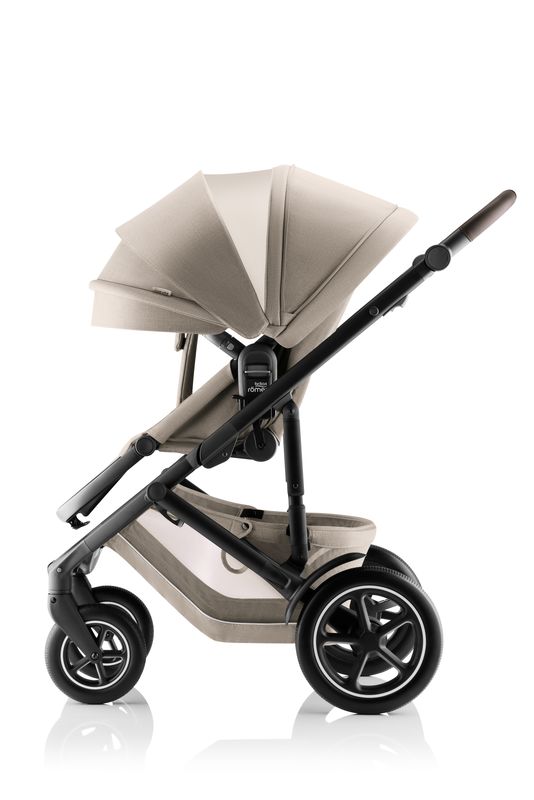 Poussette tout-terrain Smile 5Z Style Teak Britax Romer face monde avec fenêtre filet
