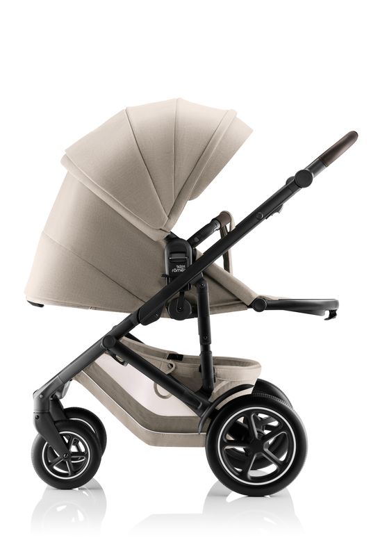 Poussette tout-terrain Smile 5Z Style Teak Britax Romer face parent avec dossier allongé