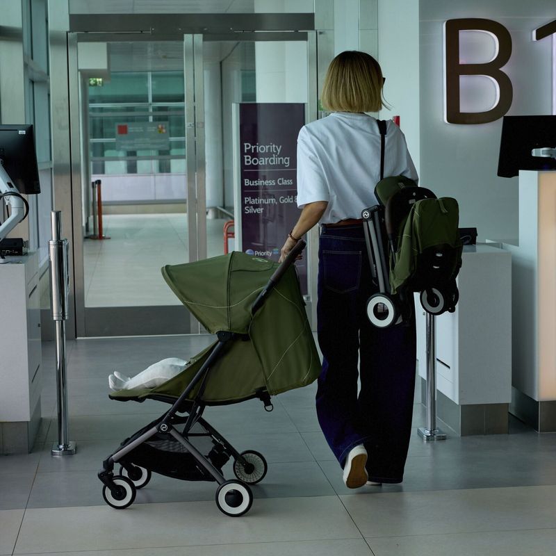 Poussette ultra-compacte Orfeo Cybex lifestyle 2