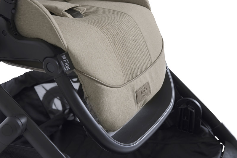 Poussette Versiti Sandstone Joie repose jambe