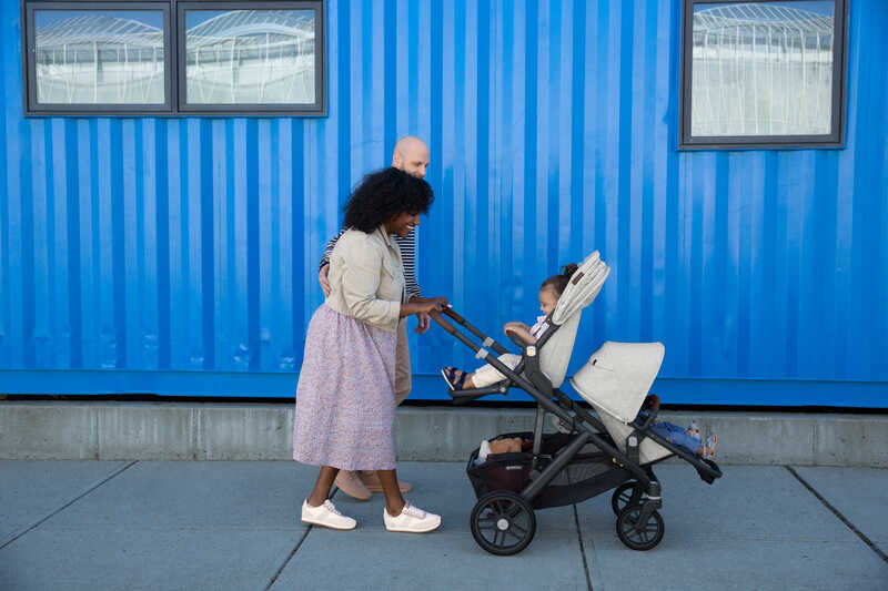Poussette Vista avec nacelle V2 Anthony Uppababy lifestyle