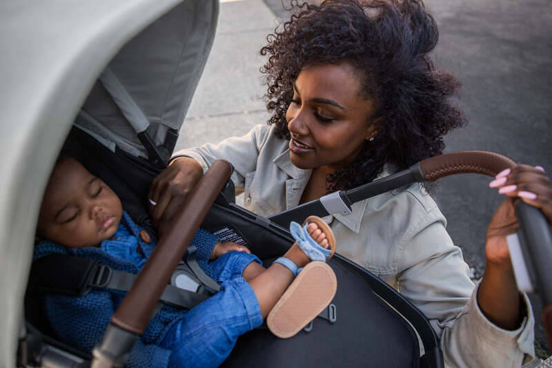 Poussette Vista avec nacelle V2 Anthony Uppababy lifestyle4