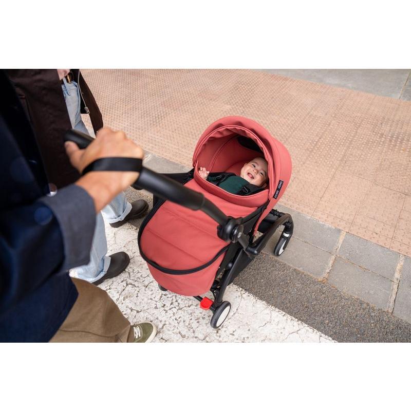Poussette YOYO 5 avec nacelle et pack couleur 6+ STOKKE lifestyle 1