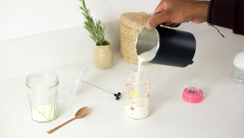 Préparateur de biberon et de boissons Milk Prep Night Blue Béaba Cuisine