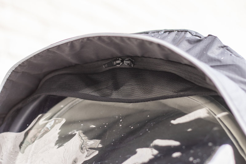 Protection Pluie Coque Besafe Rain Shield 2 BESAFE fermeture