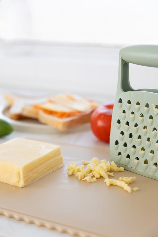 Râpe pour enfant Kiddikutter lifestyle 2