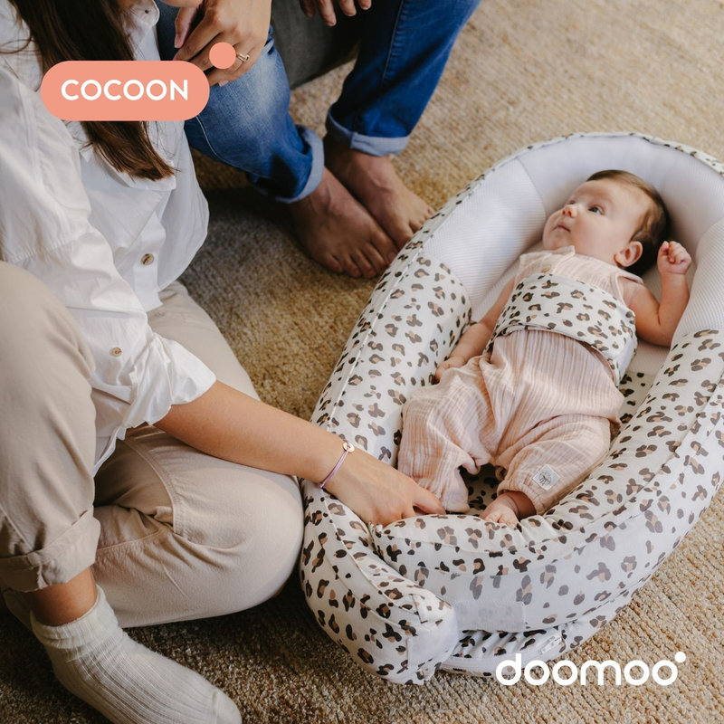 Reducteur de lit Doomoo Cocoon Leopard Cream Babymoov lifestyle 2