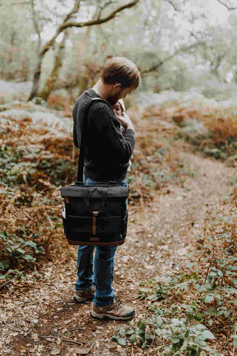 Sac à dos à langer Quinn Eco Quilt Noir et Tan Babymel lifestyle 5