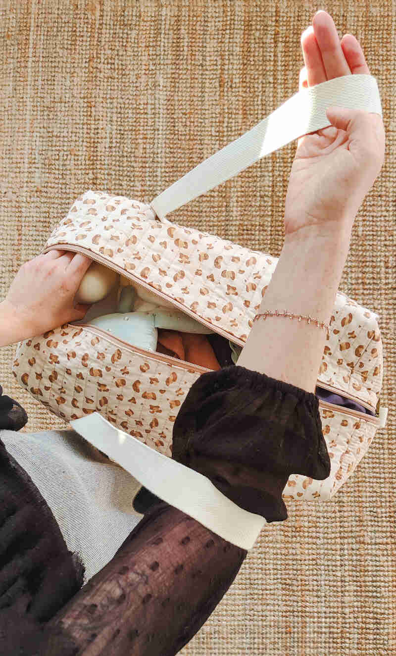 Sac à langer Leopard Candide lifestyle2