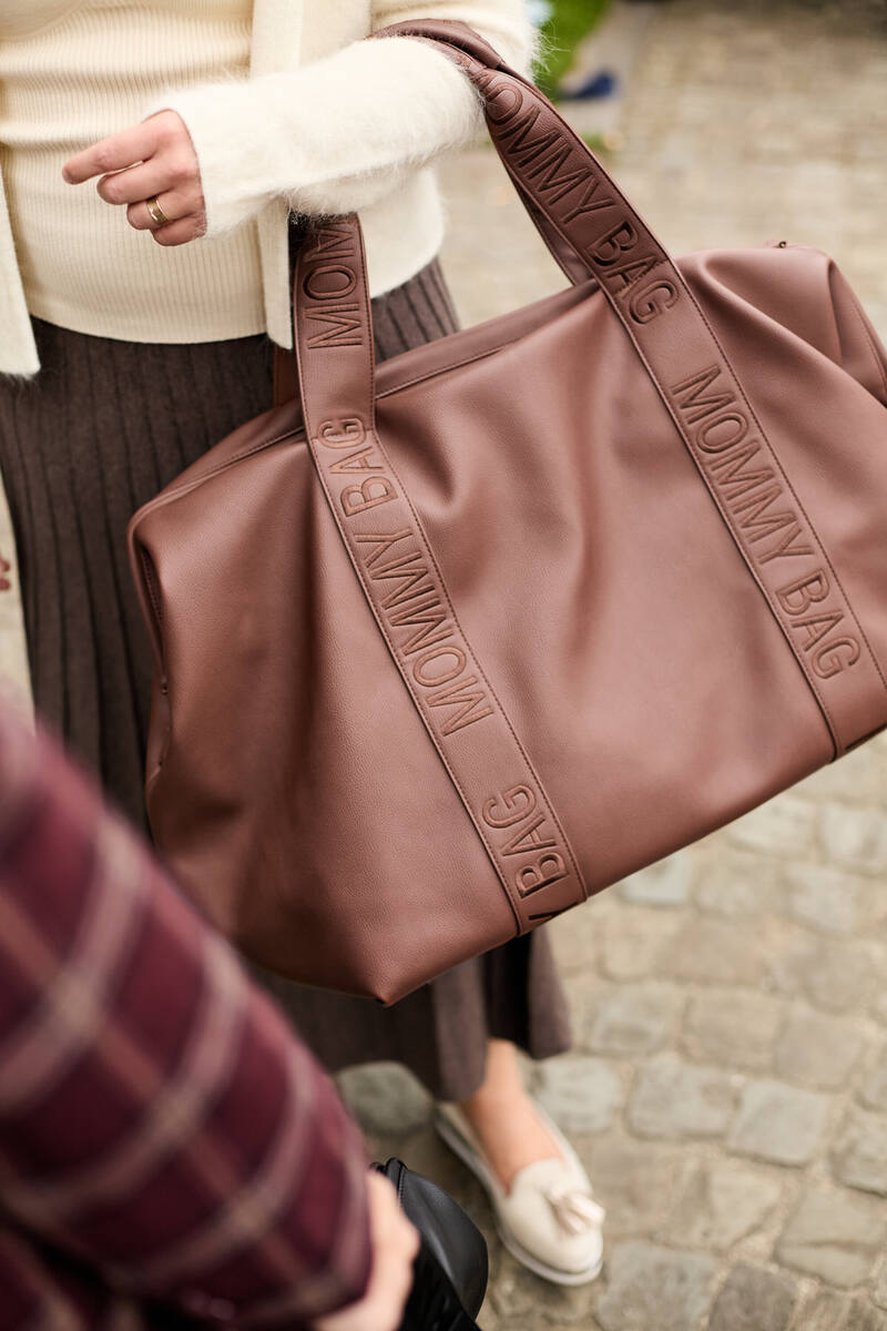 Sac à langer Mommy Bag Signature Simili Marron Foncé Childhome lifestyle 2