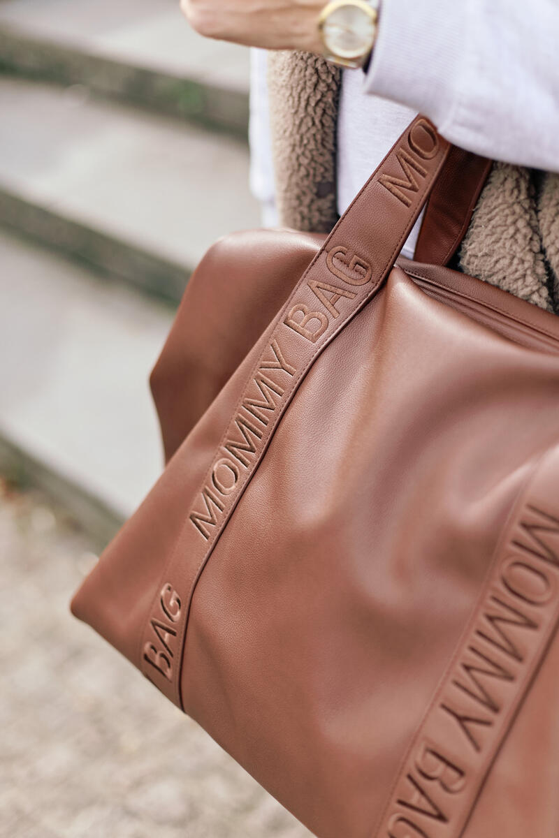 Sac à langer Mommy Bag Signature Simili Marron Foncé Childhome lifestyle 4