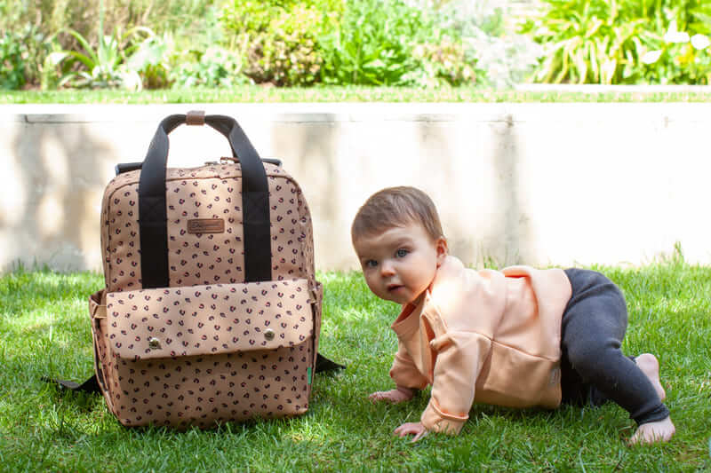 Sac à dos à langer Georgi Eco Leopard Babymel Ambiance