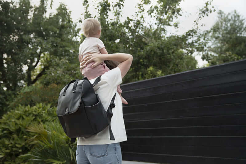 Sac à dos à langer Robyn en cuir vegan Noir Babymel Père