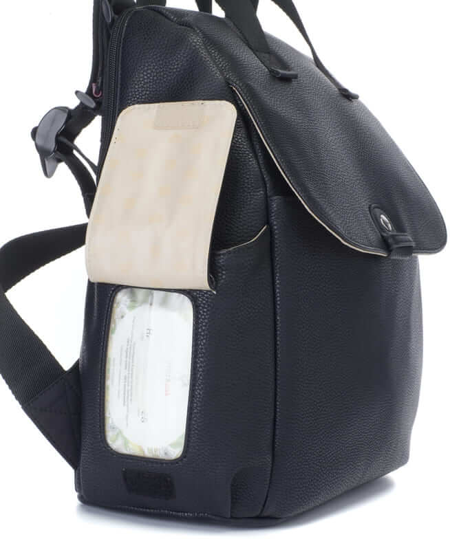 Sac à dos à langer Robyn en cuir vegan Noir Babymel Lingettes