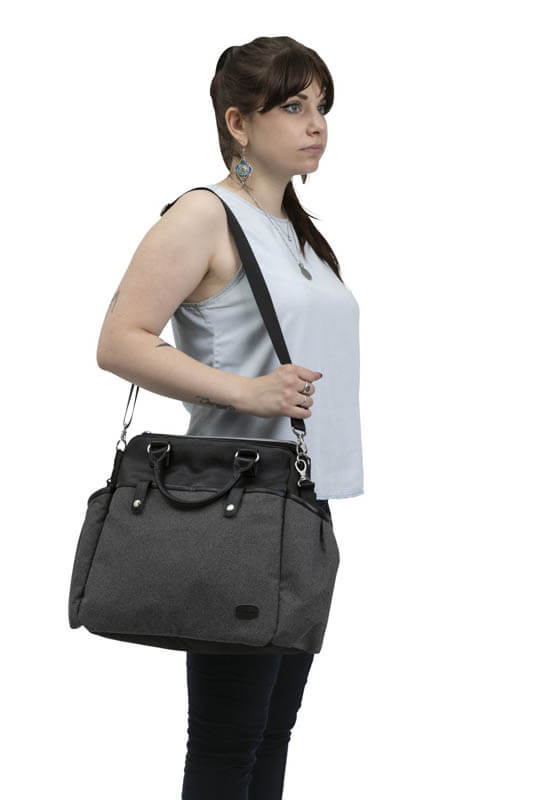 Sac à langer Mysa Black satin Chicco ambiance