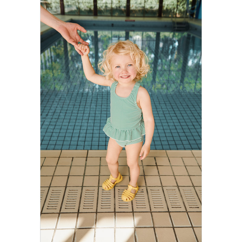 Sandales de plage Bre unies Lemon yellow Taille 23 Liewood lifestyle 3