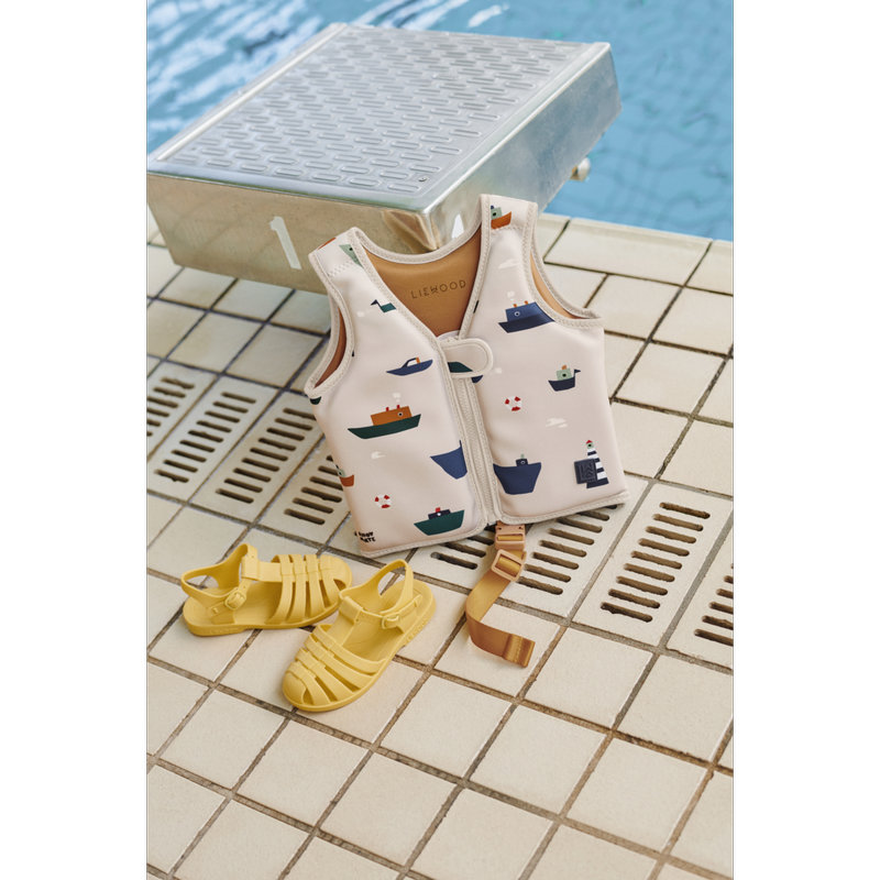 Sandales de plage Bre unies Lemon yellow Taille 23 Liewood lifestyle 5