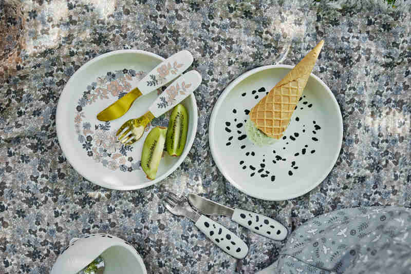 Set assiette en silicone - Dalmatian Dots Elodie lifestyle