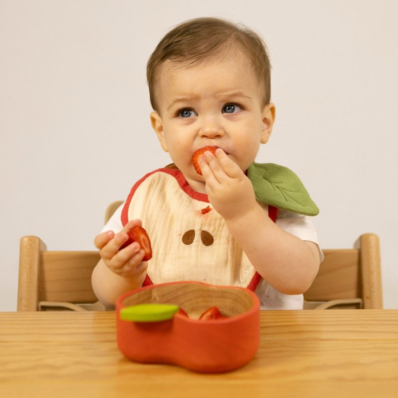 Set repas en bois d'hévéa Bol et Cuillère Pomme Oli & Carol lifestyle 1