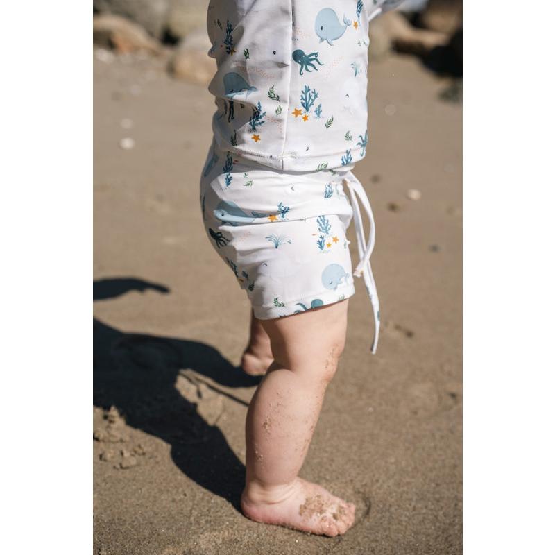 Short de bain 1-2 ans Orla Les contes de Christian la Baleine FILIBABBA lifestyle 2