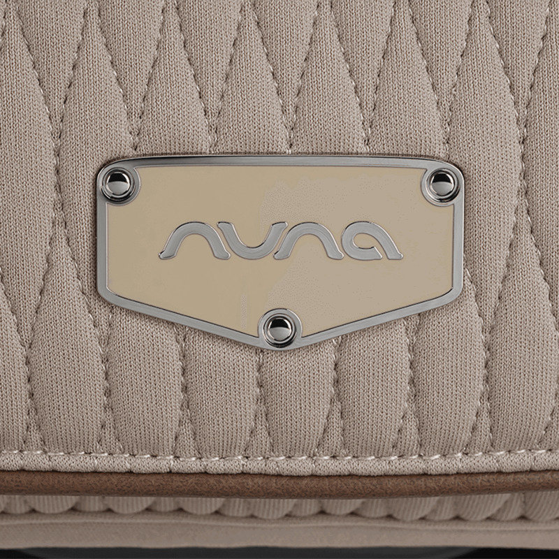 Siège-auto Arra Flex i-Size groupe 0+ 2025 Cosmopolitan Nuna zoom logo