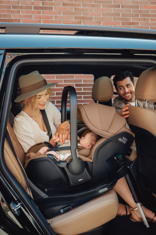 Siège-auto Baby-Safe Pro i-Size groupe 0+ Lux Britax Romer lifestyle 8