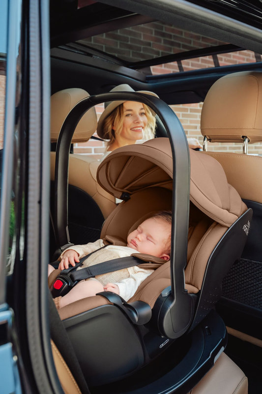 Siège-auto Baby-Safe Pro i-Size groupe 0+ Lux Britax Romer lifestyle 8