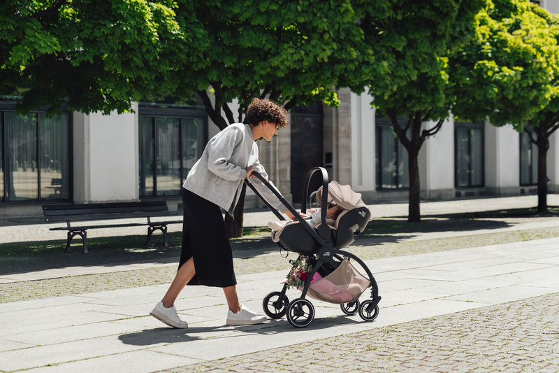 Siège-auto Baby-Safe Pro i-Size groupe 0+ Style Britax Romer lifestyle 