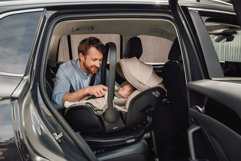 Siège-auto Baby-Safe Pro i-Size groupe 0+ Style Britax Romer lifestyle 3