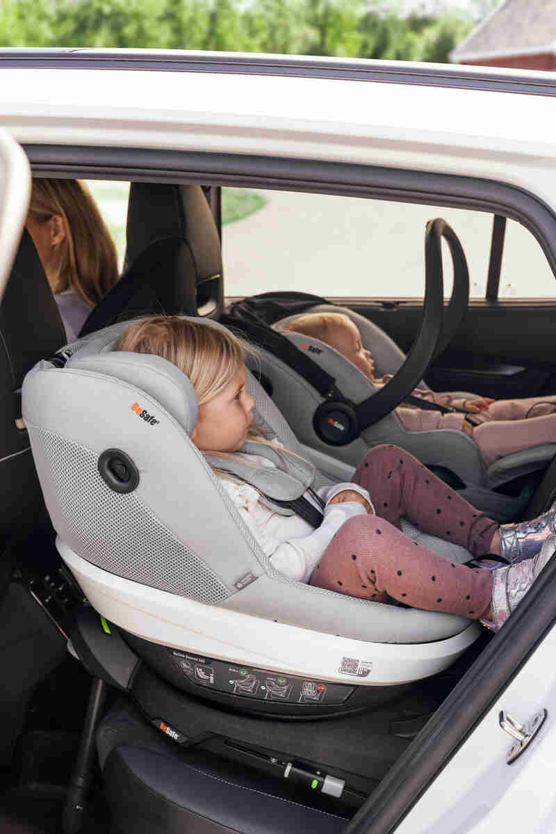 Siège-auto Beyond 360 i-Size groupe 0+/1/2 et Base isofix Beyond BeSafe lifestyle 2