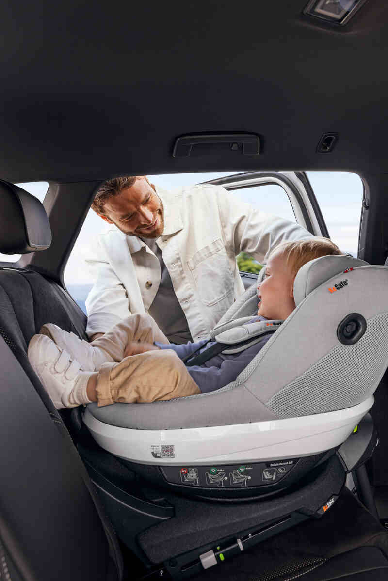 Siège-auto Beyond 360 i-Size groupe 0+/1/2 et Base isofix Beyond BeSafe lifestyle 3