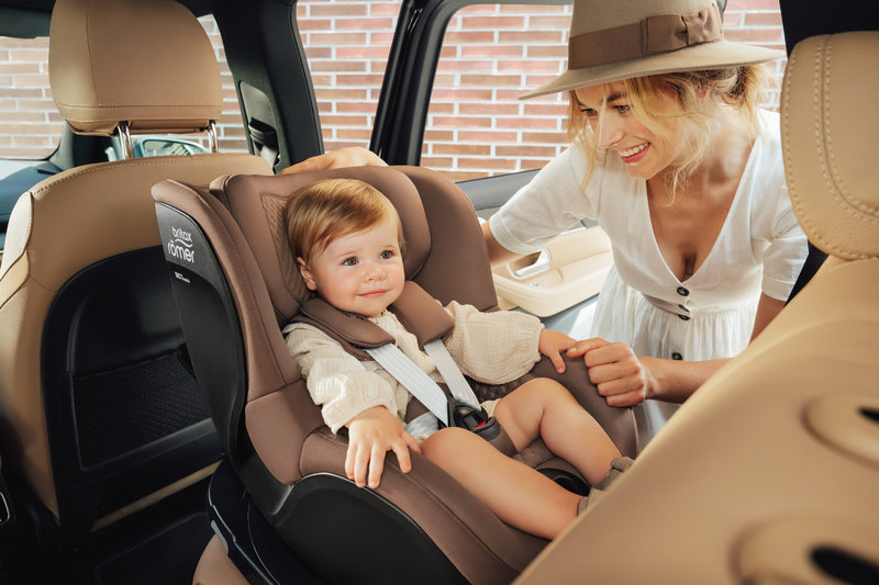 Siège-auto Dualfix Pro M i-Size groupe 0+/1 Lux Britax lifestyle 4