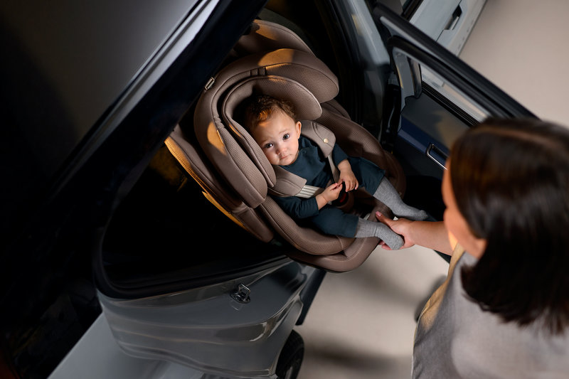 Siège-auto Emerald 360 Pro groupe 0+/1/2/3 Authentic Truffle Maxi Cosi lifestyle