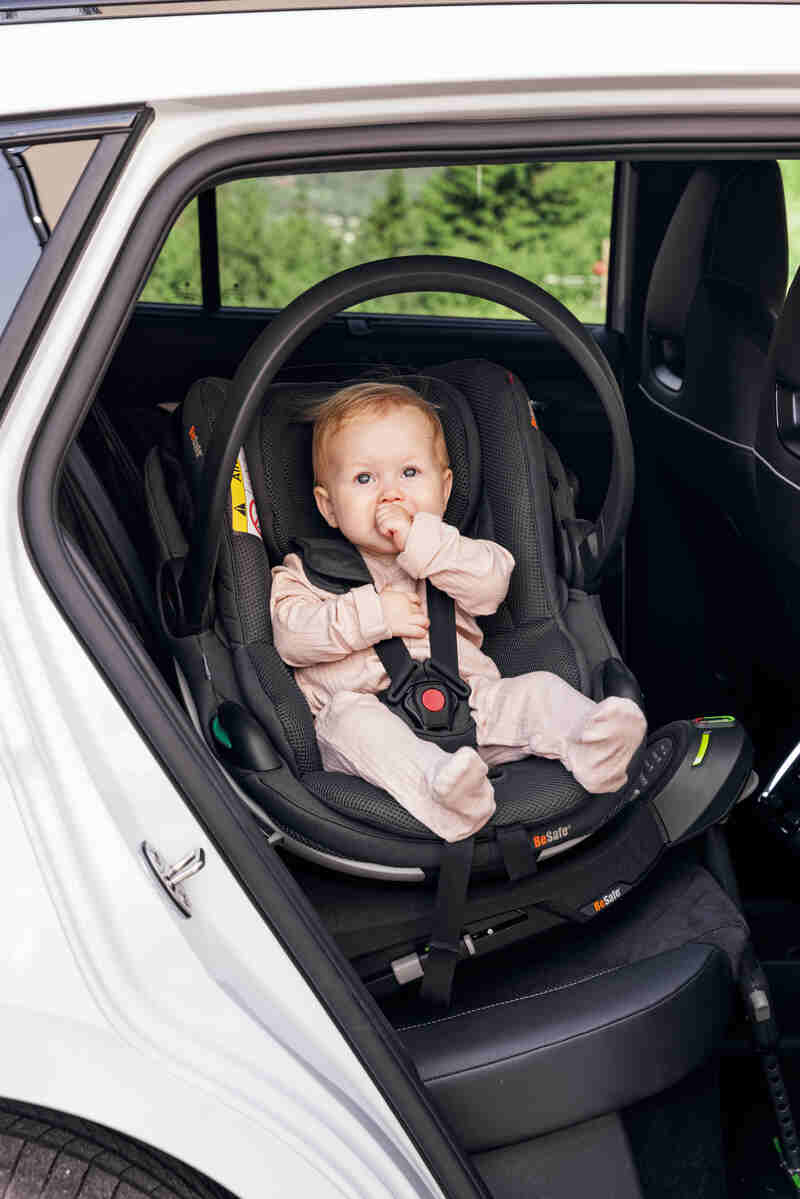 Siège-auto Go Beyond i-Size Groupe 0+ avec Base isofix Beyond BeSafe lifestyle 2