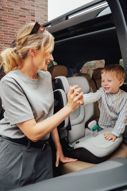 Siège-auto Kidfix Pro i-Size groupe 2/3 Lux Britax lifestyle 