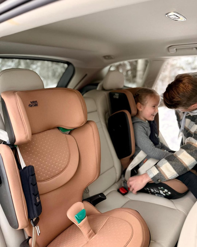 Siège-auto Kidfix Pro i-Size groupe 2/3 Lux Britax lifestyle 4
