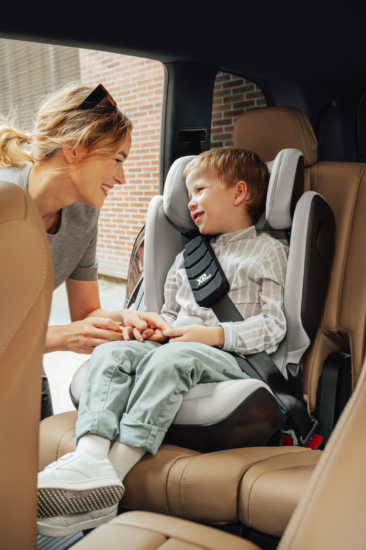 Siège-auto Kidfix Pro i-Size groupe 2/3 Lux Britax lifestyle 2