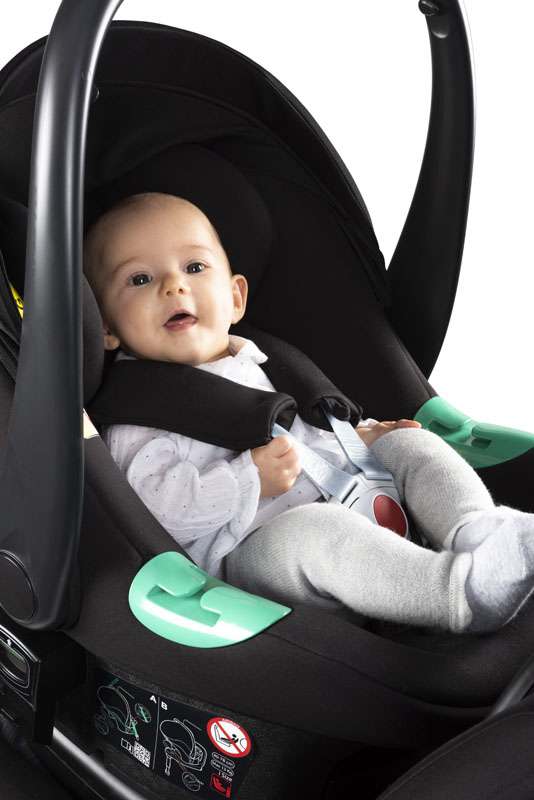 Siège-auto Kiros i-Size groupe 0+ avec base Black Chicco ambiance bébé