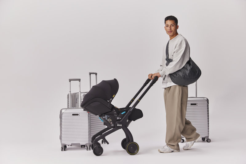 Siège coque et poussette Doona X Forest Grey Doona lifestyle 1 