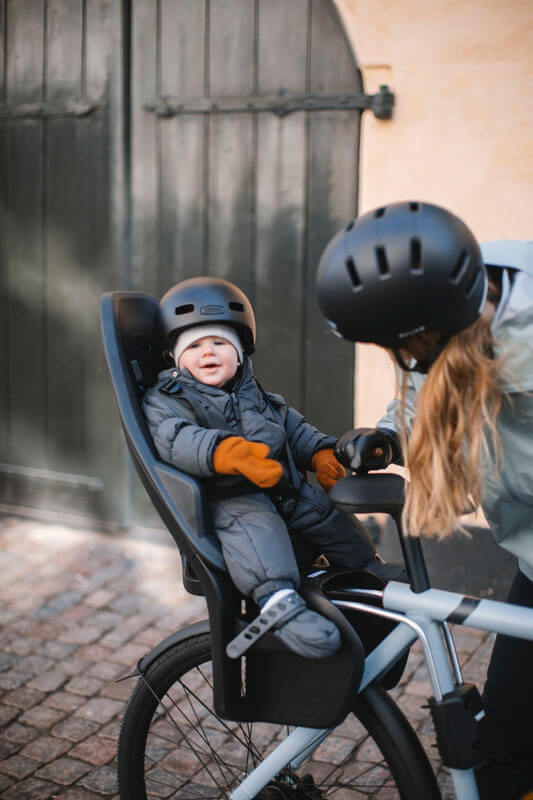 Siège vélo enfant cadre arrière Yepp 2 Maxi Thule ambiance bébé