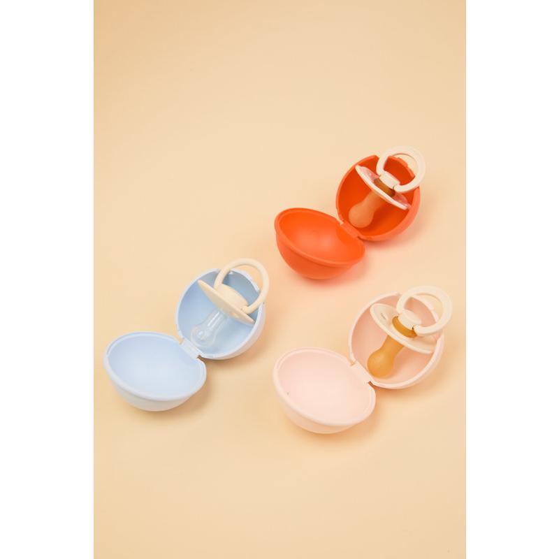 Sucette Colour 6-18 mois et boîte à sucette Mini Petal / Baby Pink BIBS 6 lifestyle 2